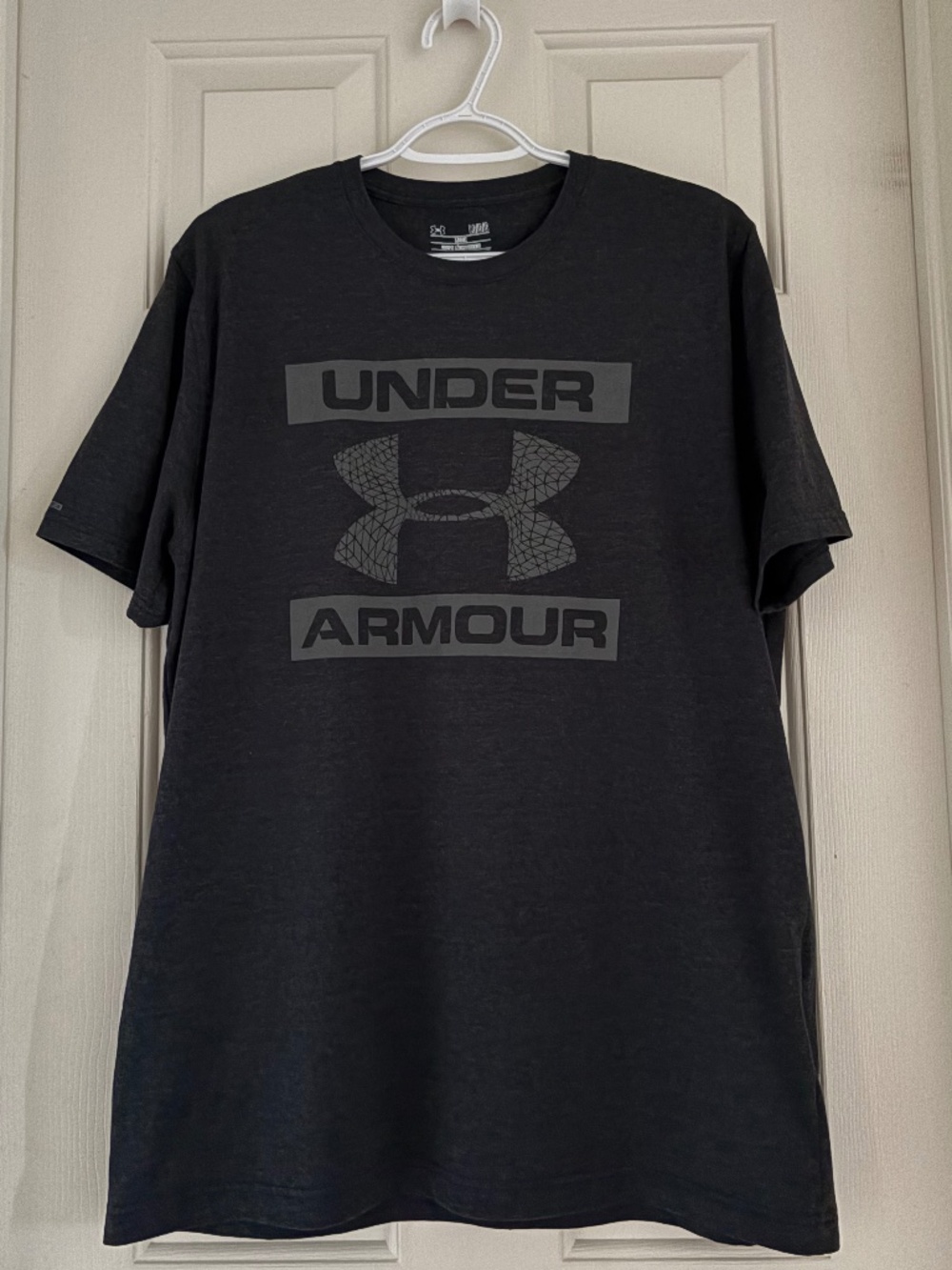 Under Armour Size Large Dark Gray T-Shirt